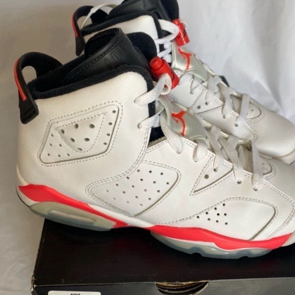 Air Jordan 6 - Picture 2 of 7